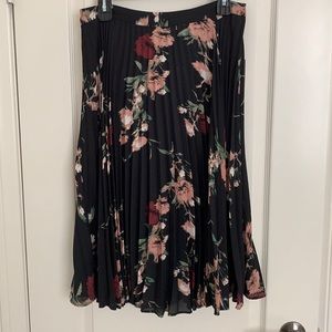 Vince Camuto Black pleated skirt.